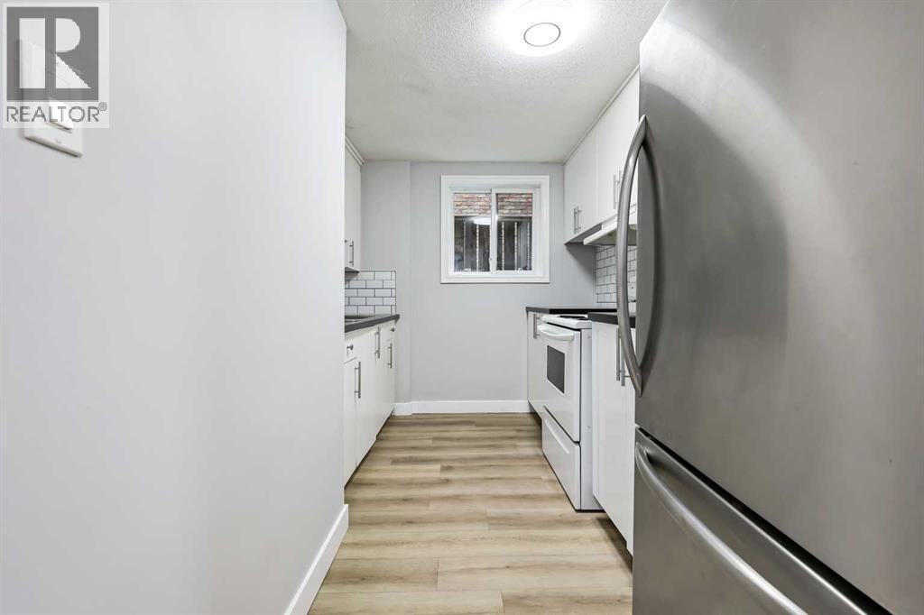 Photo 8 of 2 2311 17 A Street Sw, Calgary AB