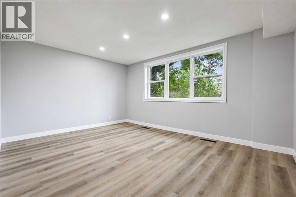 Photo 4 of 2 2311 17 A Street Sw, Calgary AB