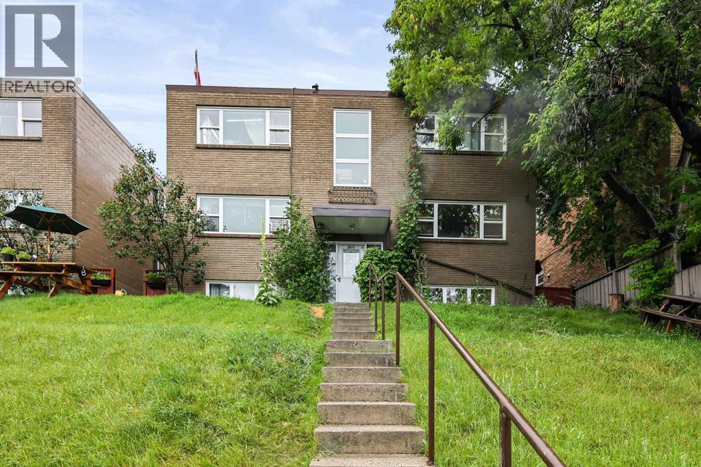Photo 1 of 2 2311 17 A Street Sw, Calgary AB