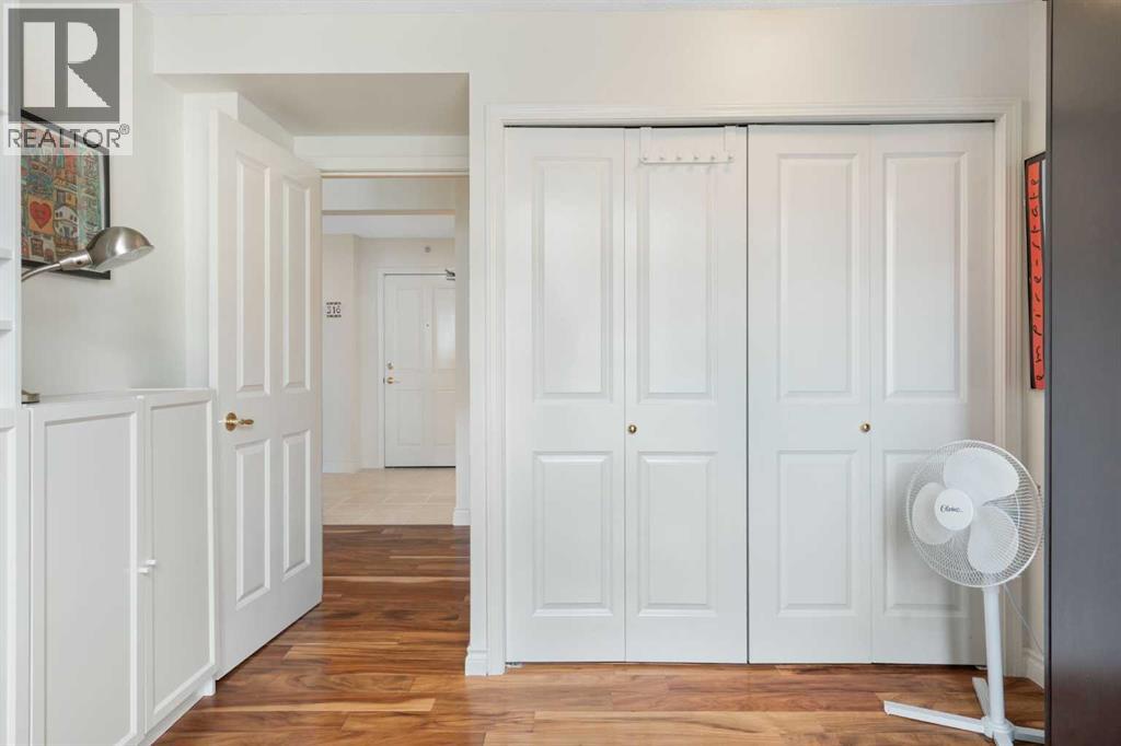 Single Family House for Sale in    Avenue SW Eau Claire Calgary 