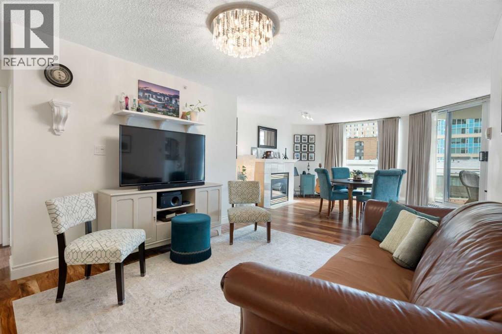 Single Family House for Sale in    Avenue SW Eau Claire Calgary 