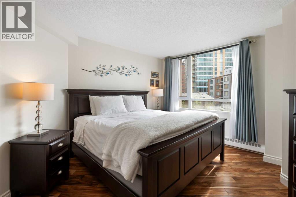 Single Family House for Sale in    Avenue SW Eau Claire Calgary 