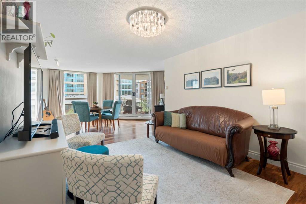 Single Family House for Sale in    Avenue SW Eau Claire Calgary 
