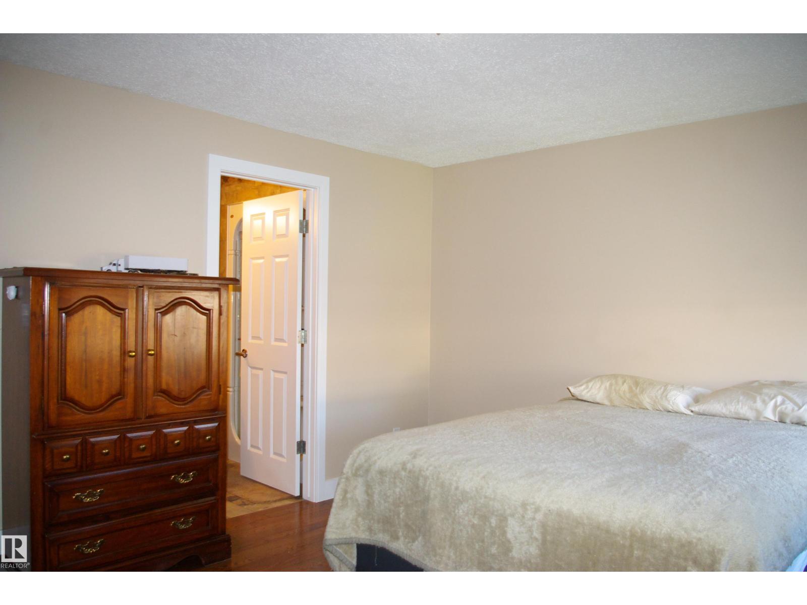 Photo 13 of 168 Warwick Rd Nw, Edmonton AB