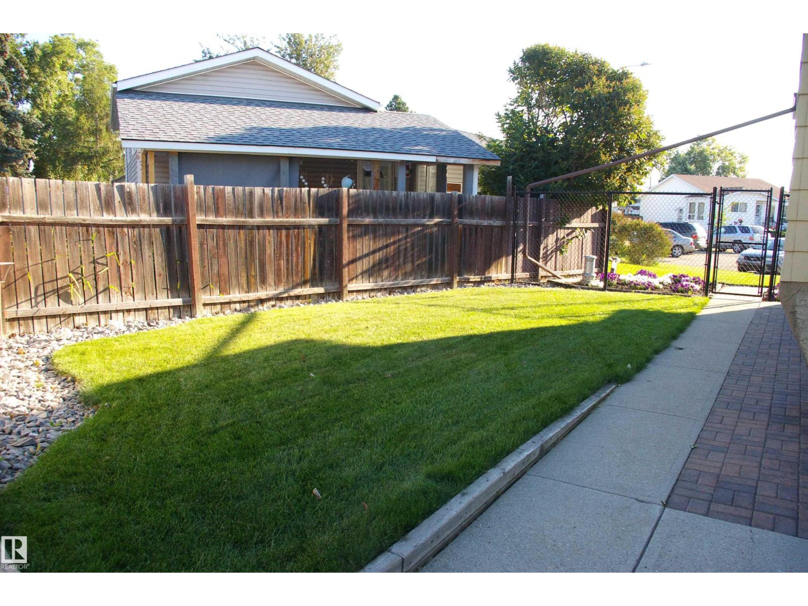 Photo 34 of 168 Warwick Rd Nw, Edmonton AB