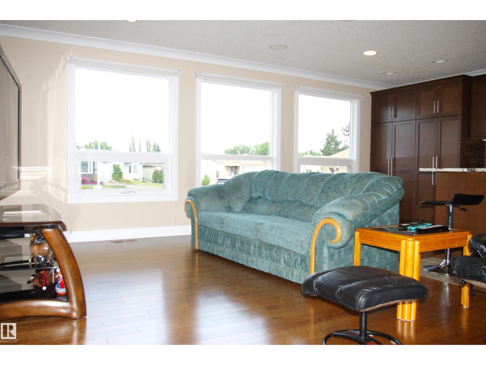 Photo 4 of 168 Warwick Rd Nw, Edmonton AB