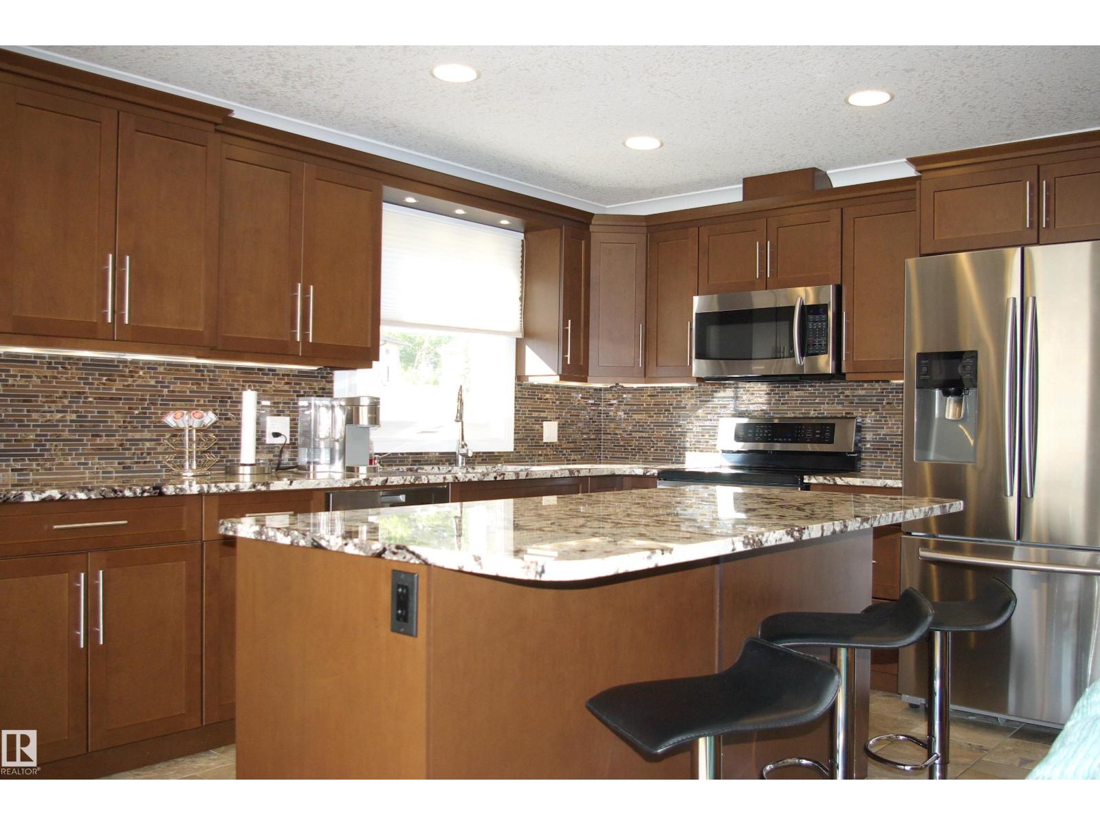 Photo 8 of 168 Warwick Rd Nw, Edmonton AB