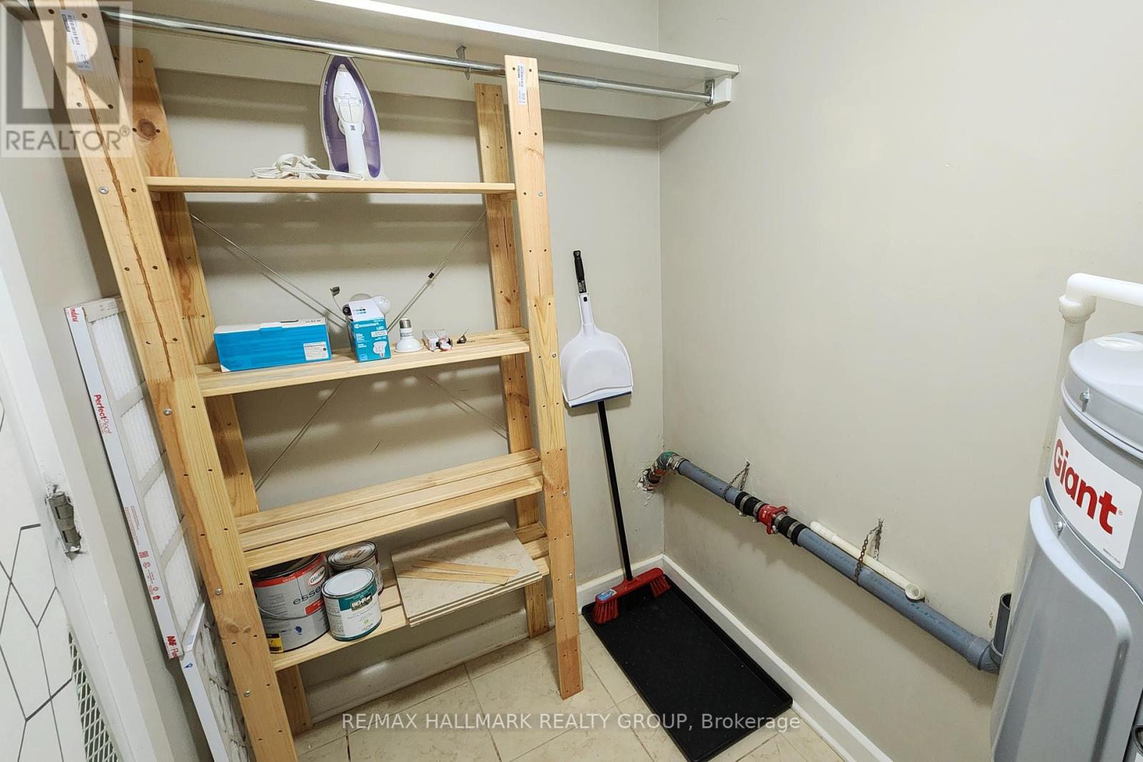 Photo 21 of 209 138 Somerset Street W, Ottawa ON
