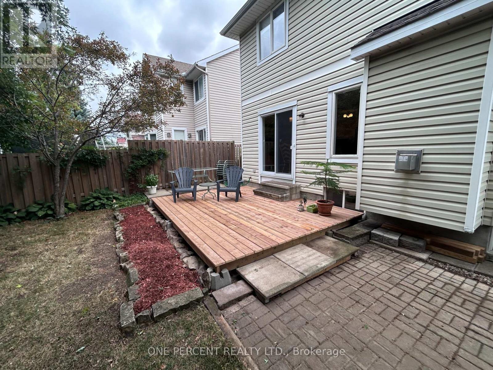 Photo 17 of 31 Armagh Way, Ottawa ON