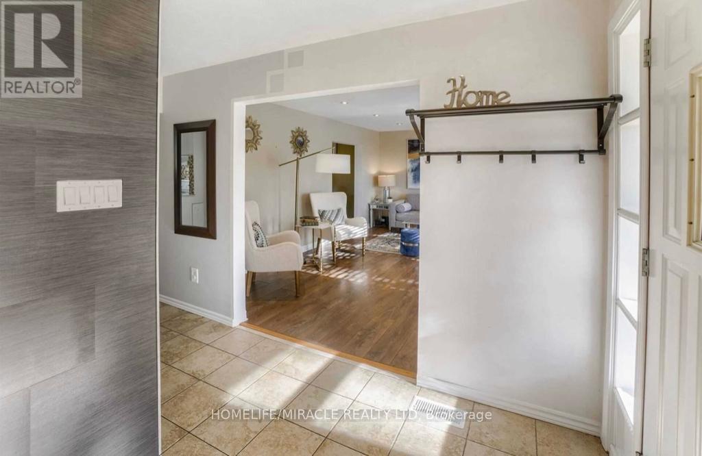 Photo 3 of 33 Cathedral Road, Brampton ON