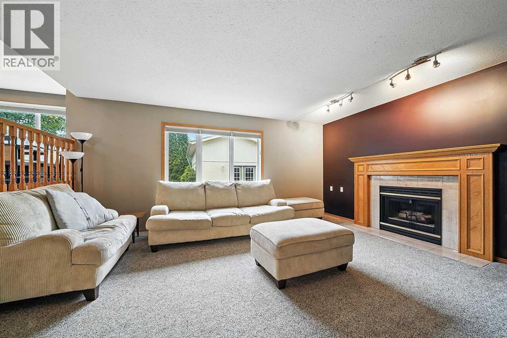 Photo 15 of 145 Castle Crescent, Red Deer AB