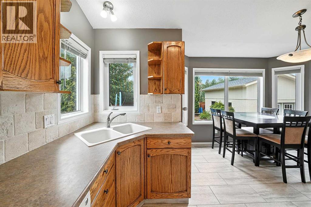 Photo 11 of 145 Castle Crescent, Red Deer AB