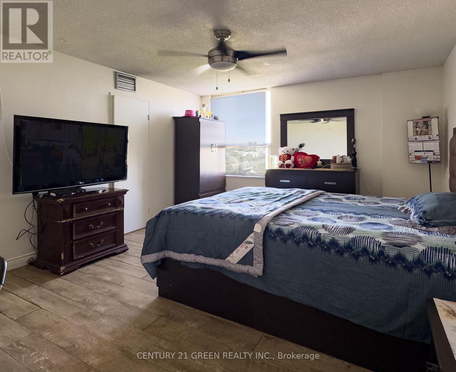Photo 19 of Ph 3 10 Edgecliff Golfway, Toronto ON