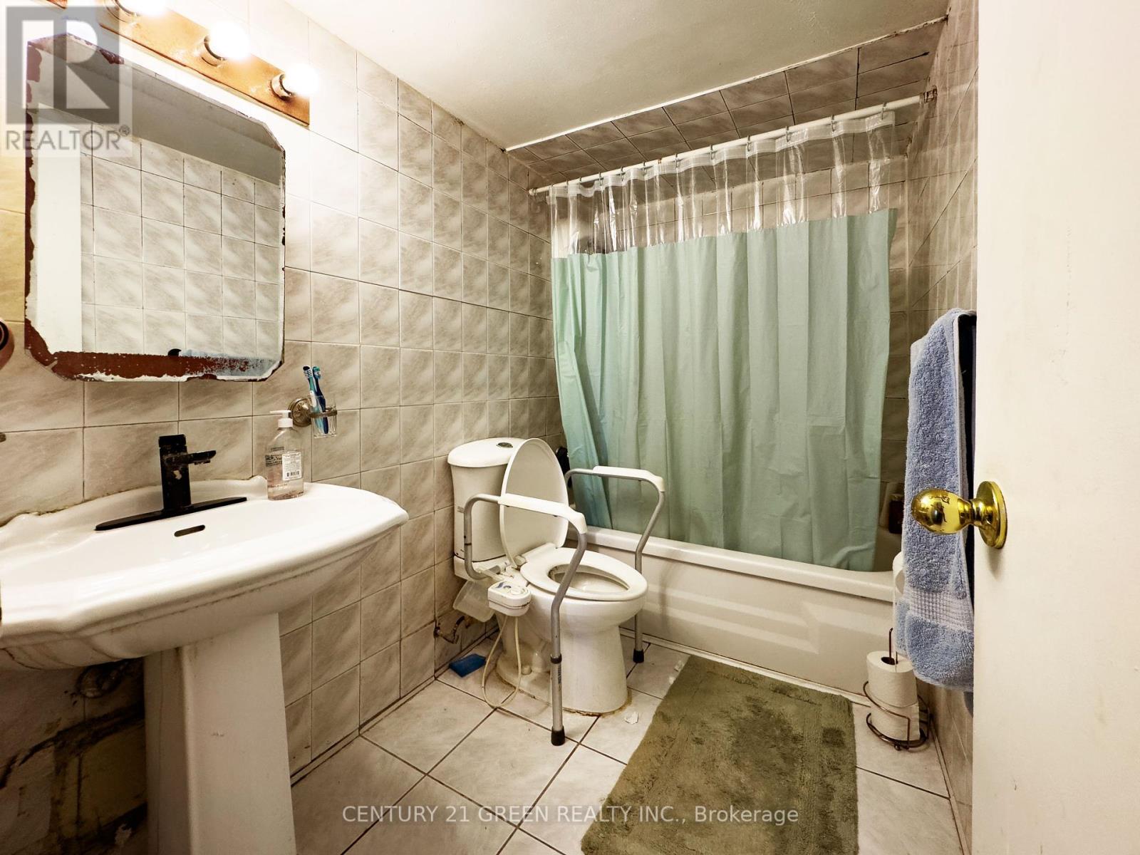 Photo 24 of Ph 3 10 Edgecliff Golfway, Toronto ON