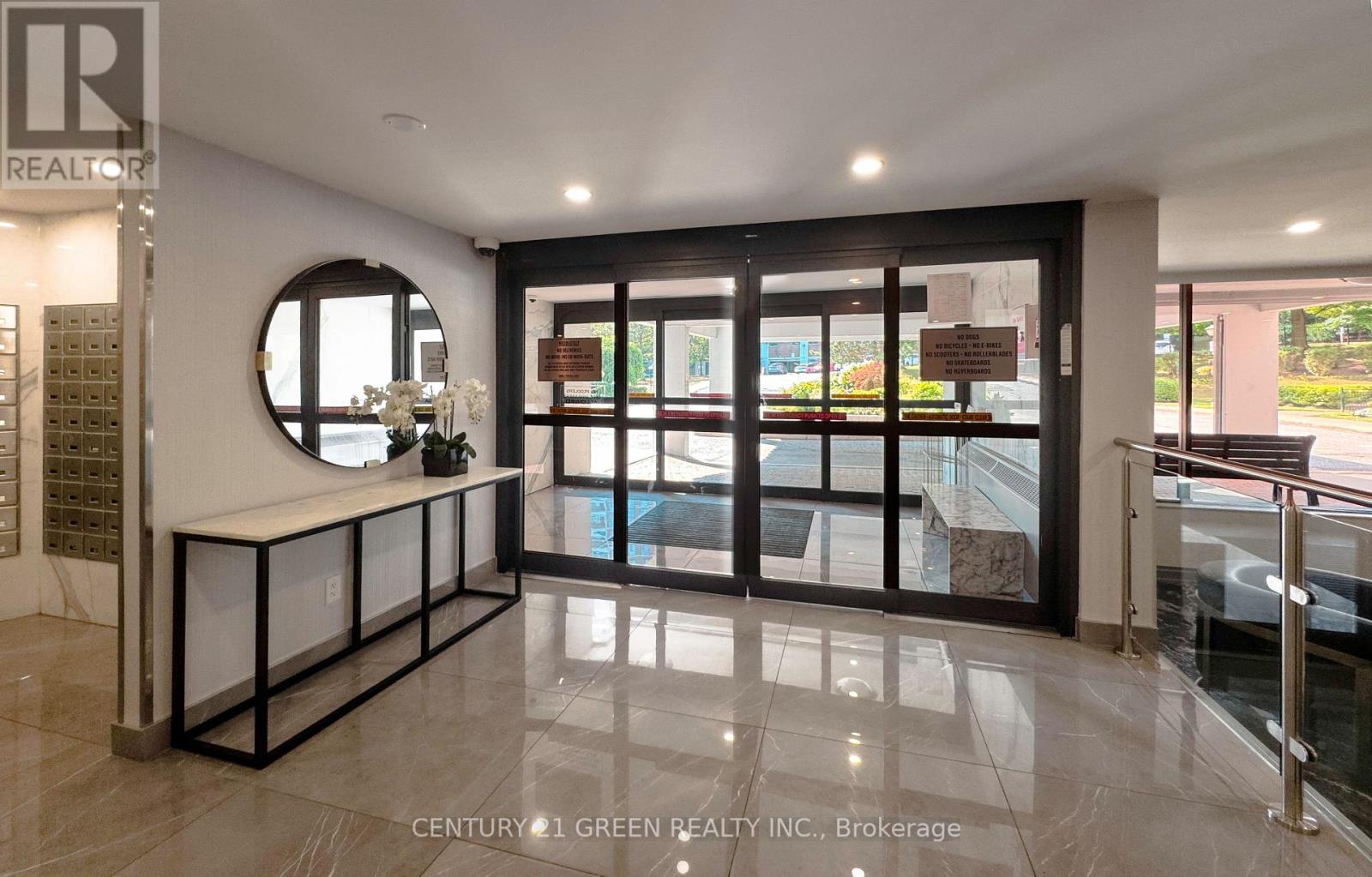 Photo 7 of Ph 3 10 Edgecliff Golfway, Toronto ON