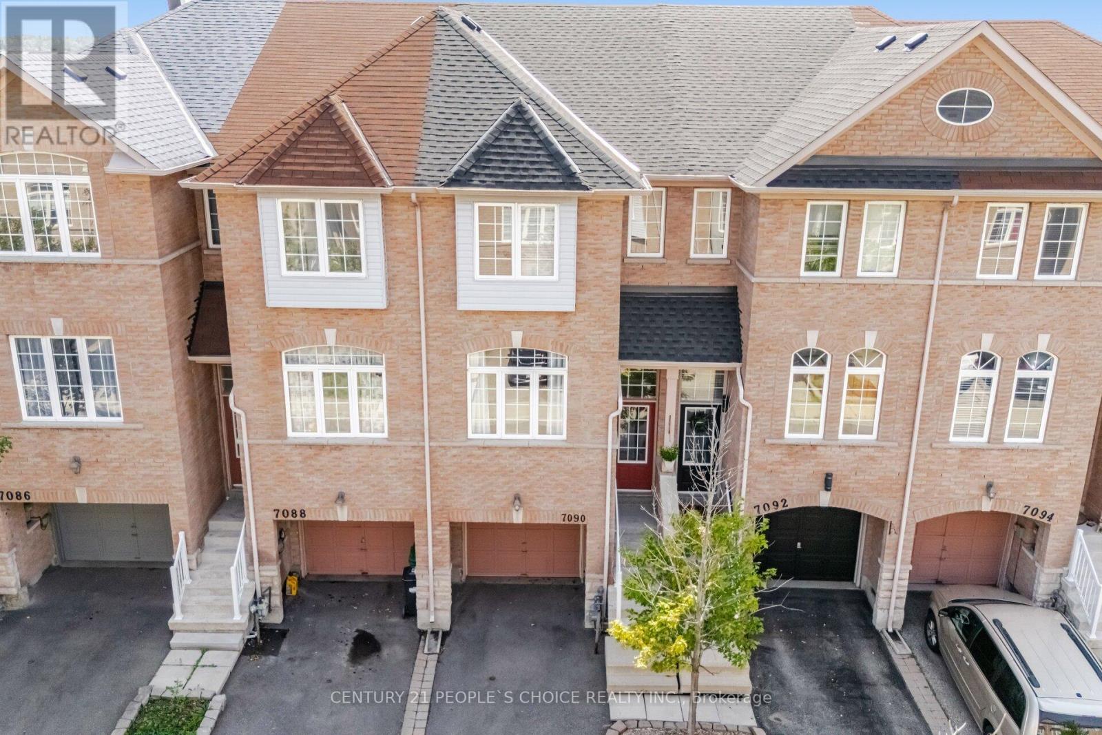 Photo 2 of 7090 Fairmeadow Crescent, Mississauga ON