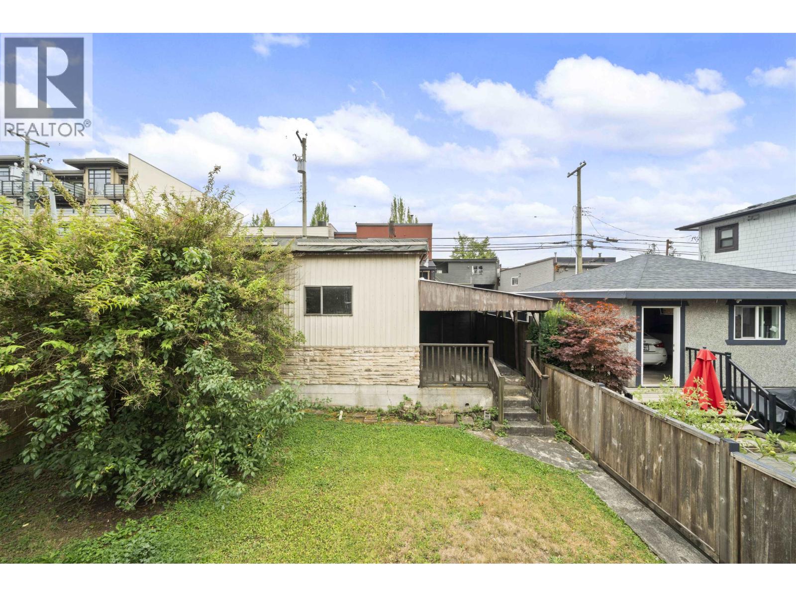 Photo 4 of 4544 Albert Street, Burnaby BC