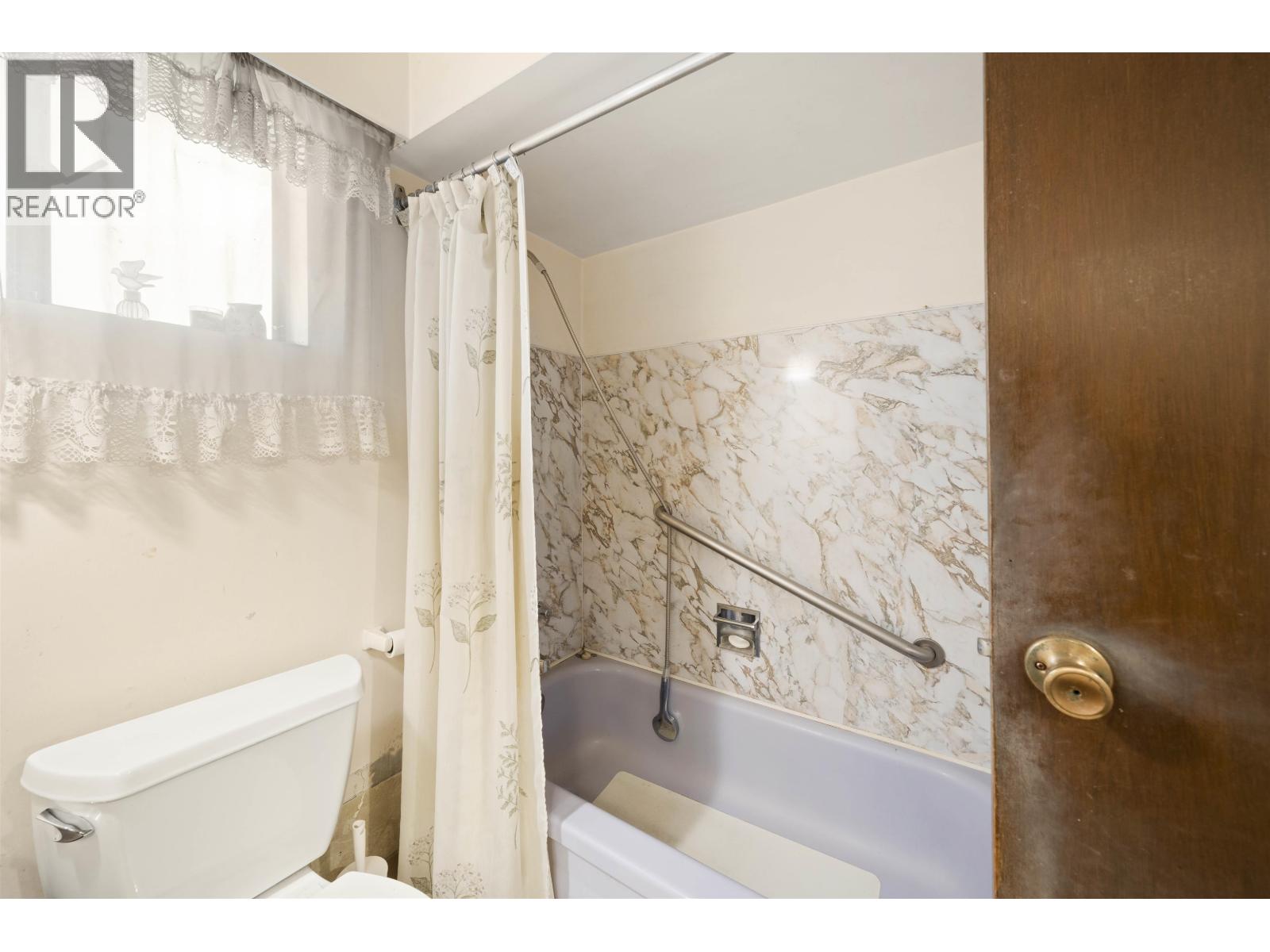 Photo 32 of 4544 Albert Street, Burnaby BC