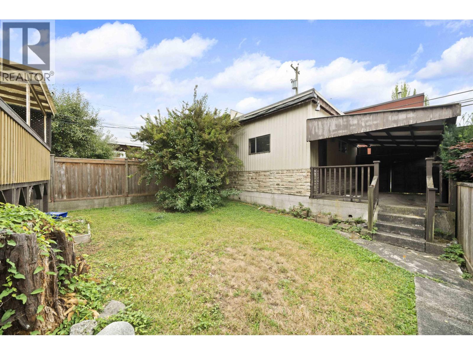 Photo 8 of 4544 Albert Street, Burnaby BC
