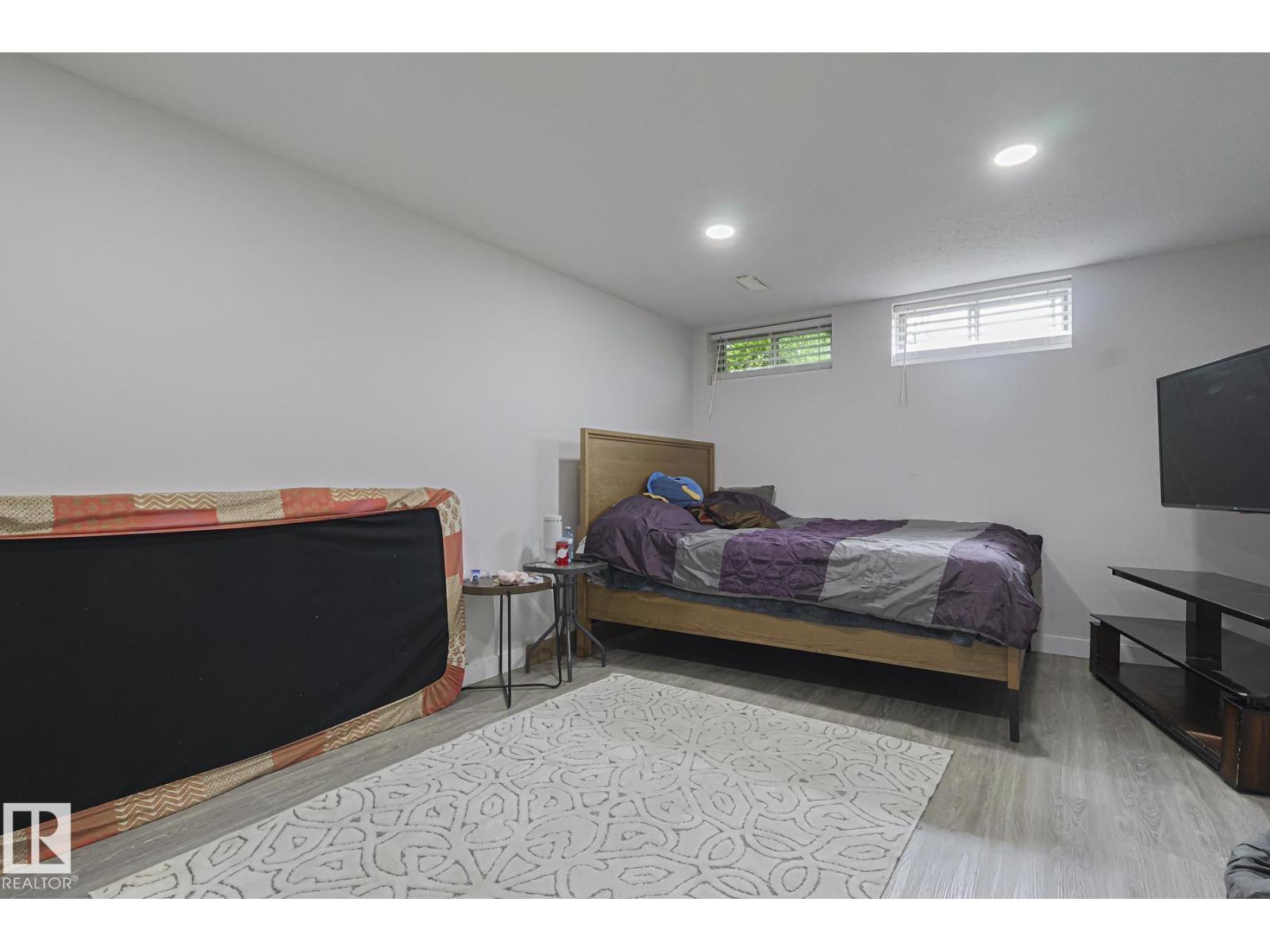Photo 10 of 6224 136 Av Nw, Edmonton AB