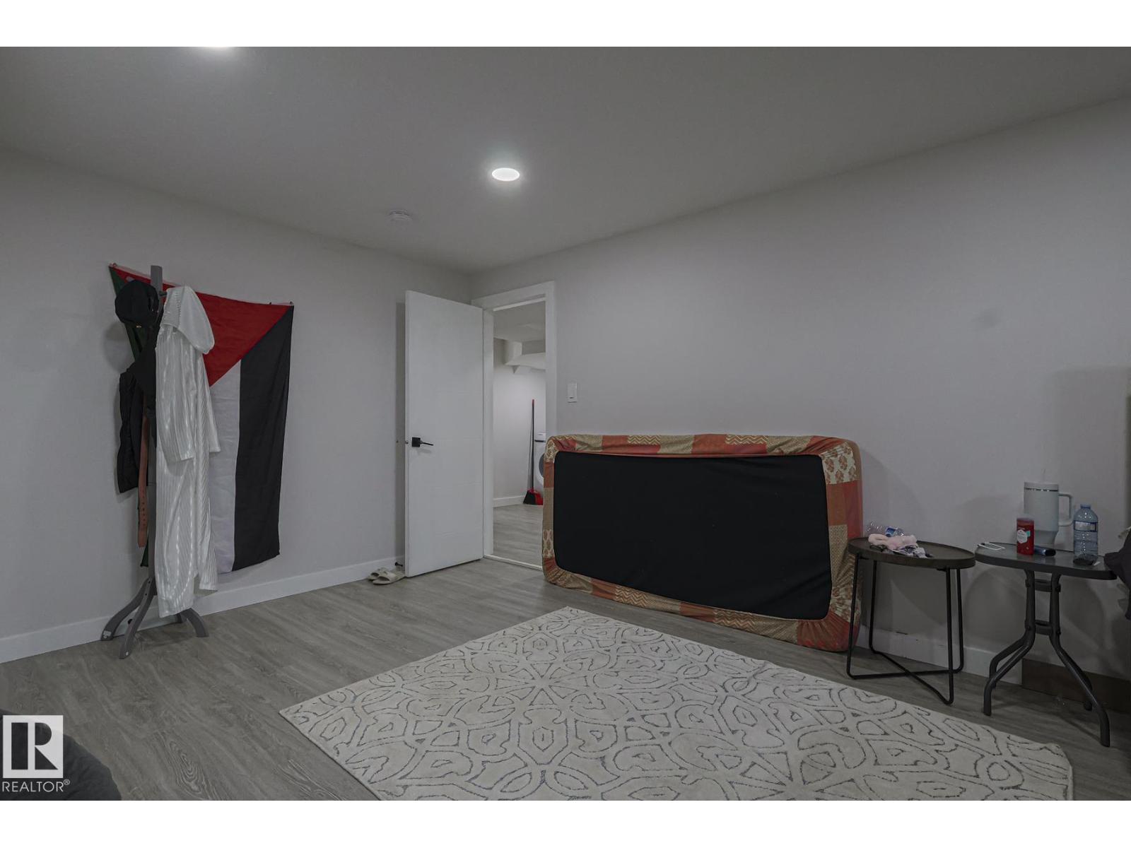 Photo 11 of 6224 136 Av Nw, Edmonton AB