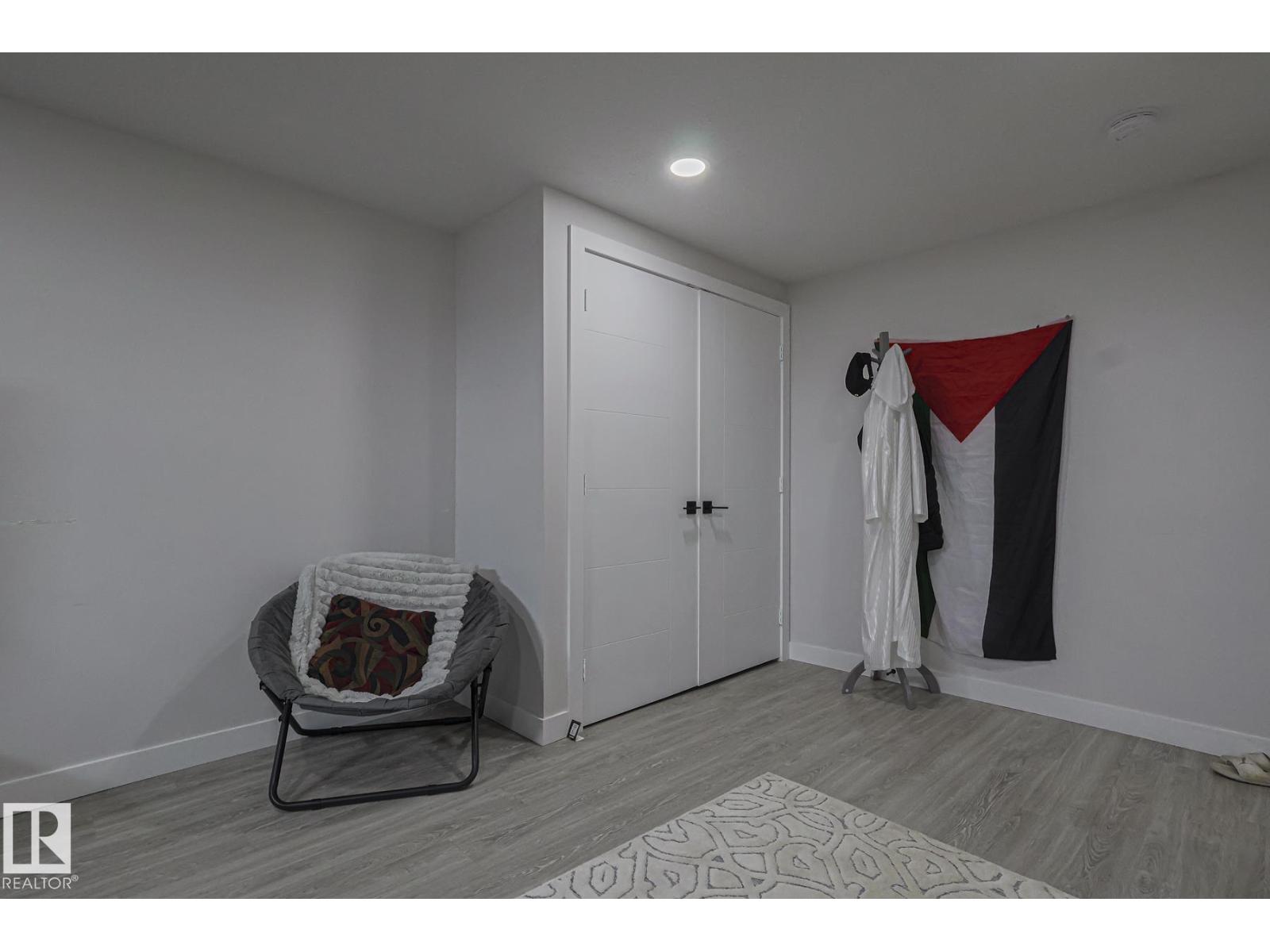 Photo 12 of 6224 136 Av Nw, Edmonton AB