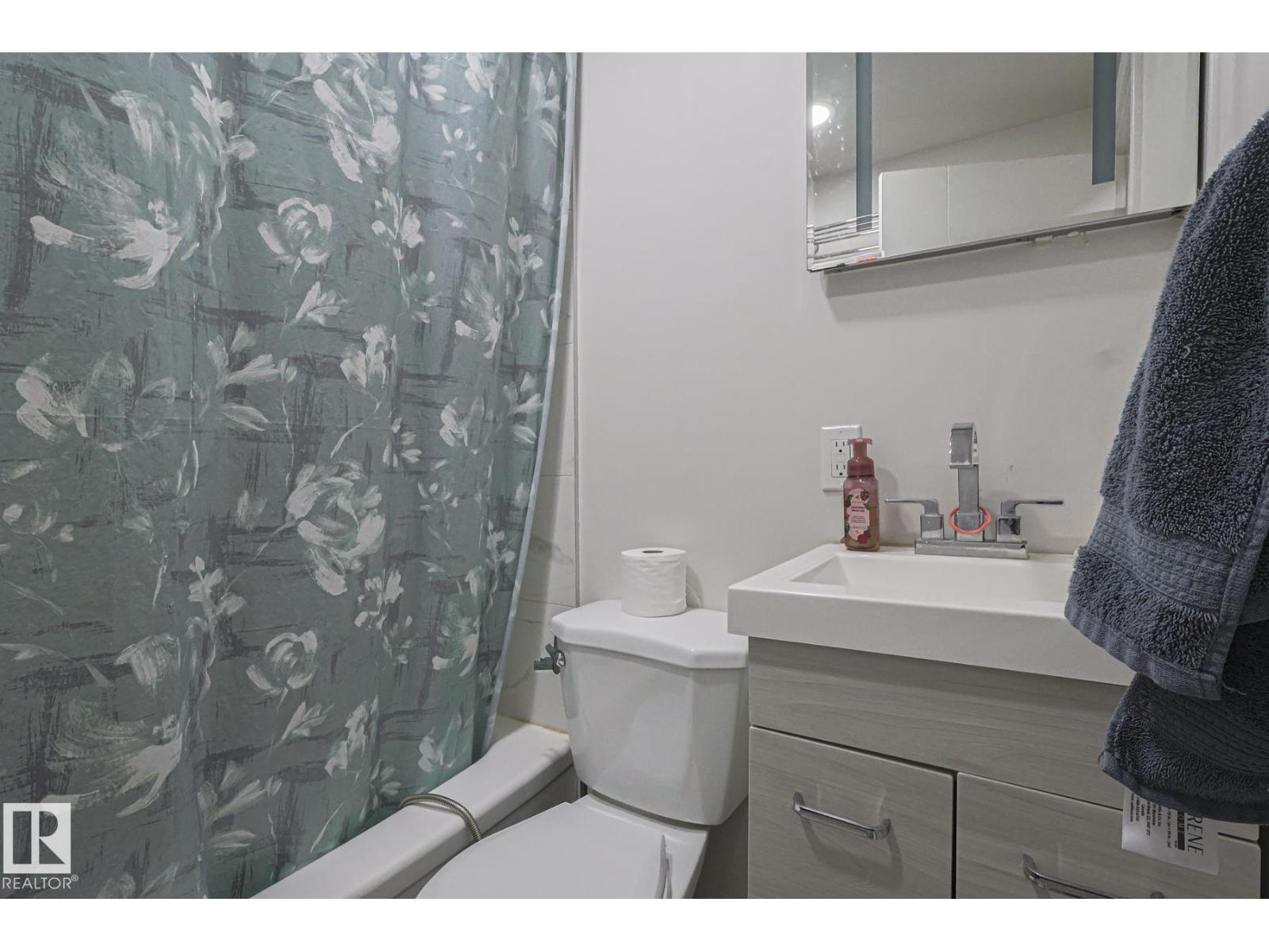 Photo 14 of 6224 136 Av Nw, Edmonton AB