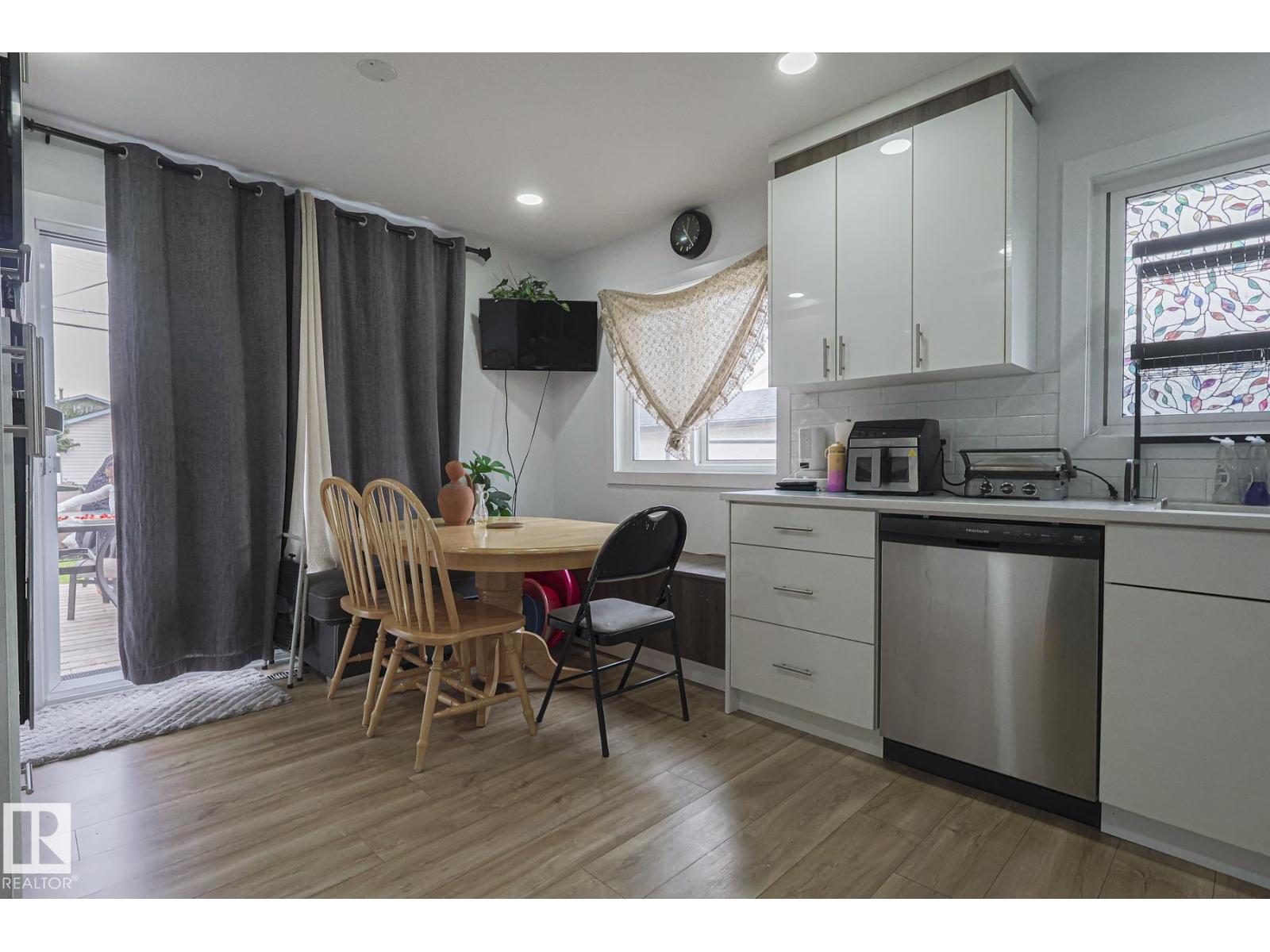 Photo 32 of 6224 136 Av Nw, Edmonton AB