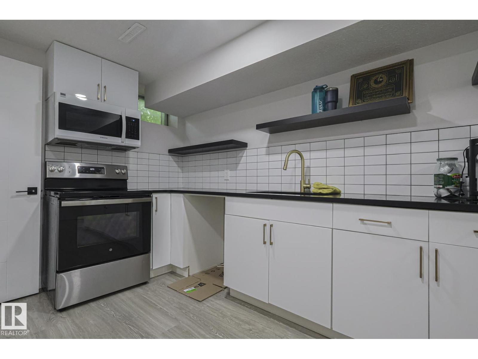 Photo 6 of 6224 136 Av Nw, Edmonton AB