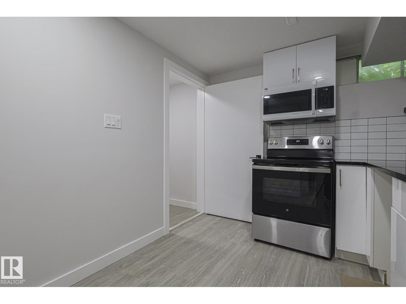 Photo 7 of 6224 136 Av Nw, Edmonton AB