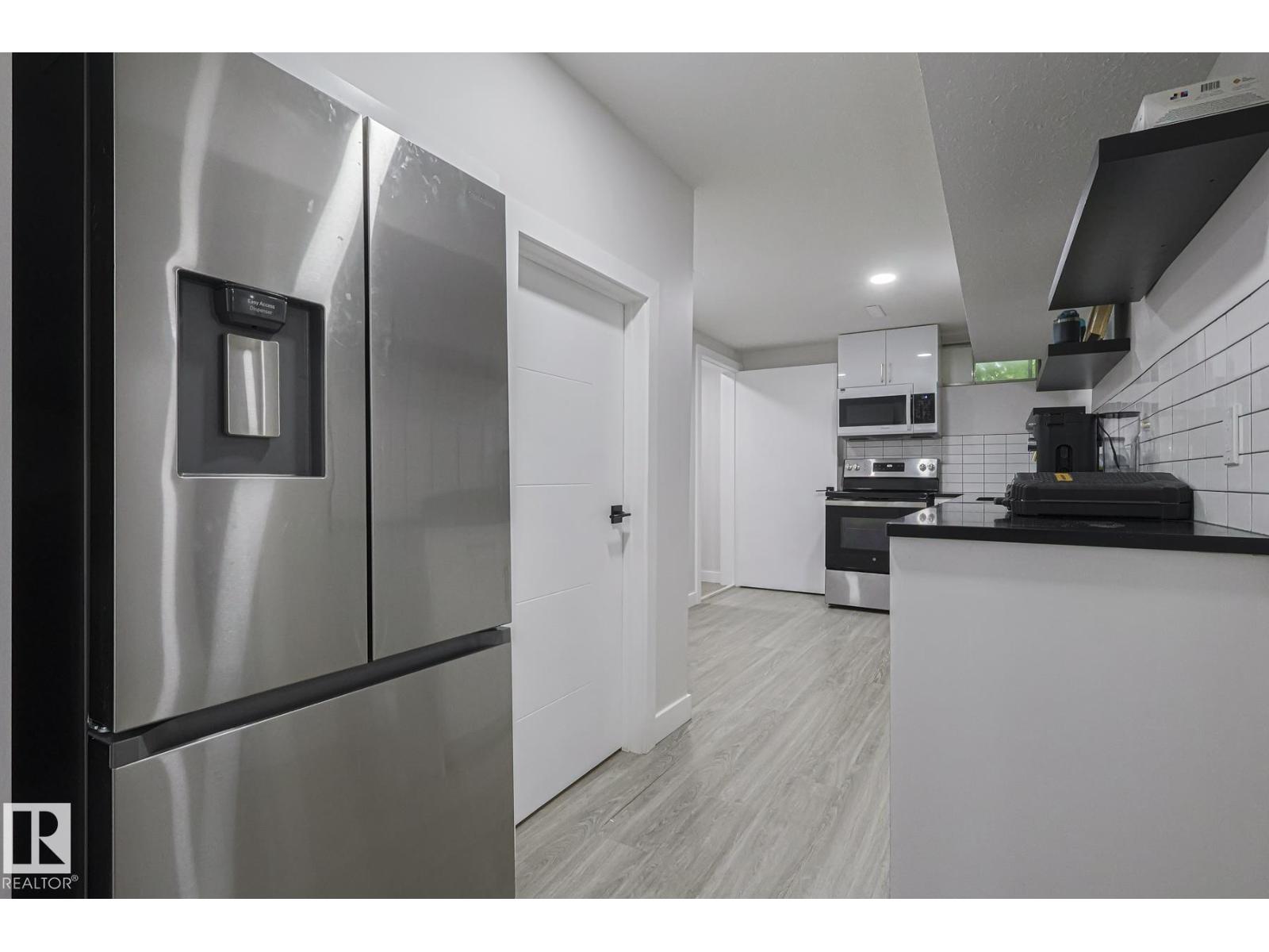 Photo 8 of 6224 136 Av Nw, Edmonton AB