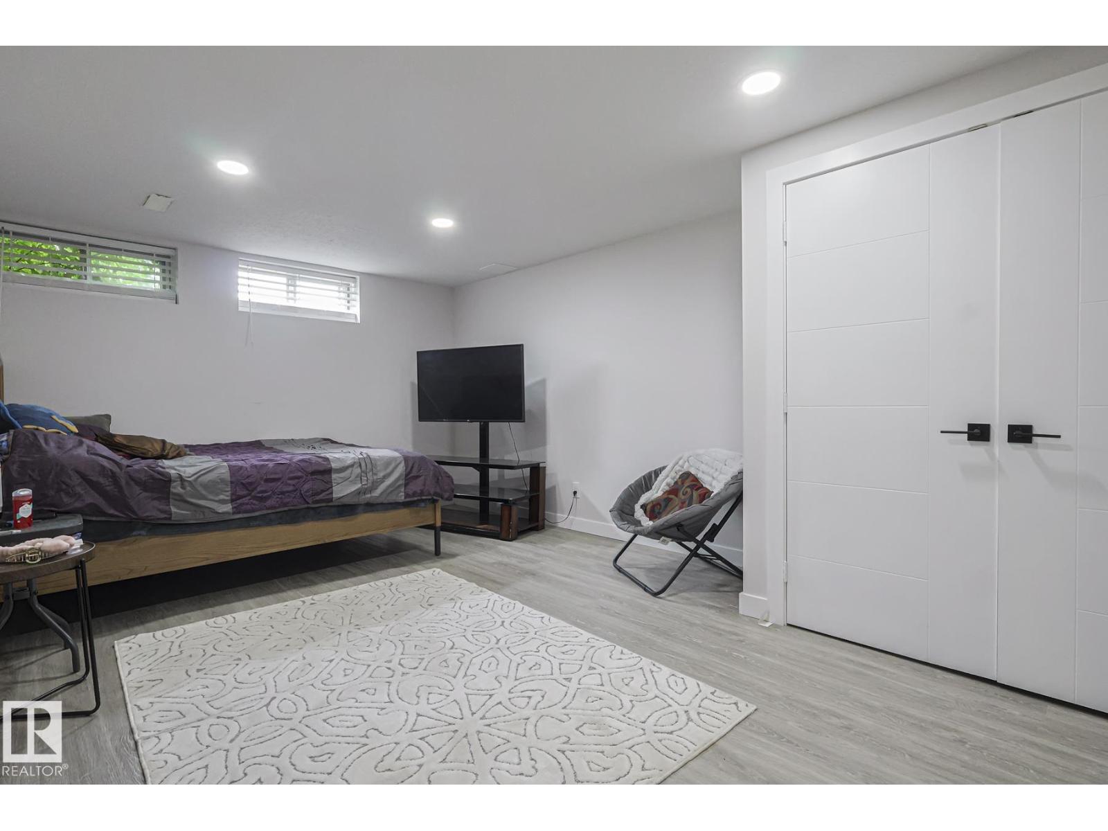 Photo 9 of 6224 136 Av Nw, Edmonton AB