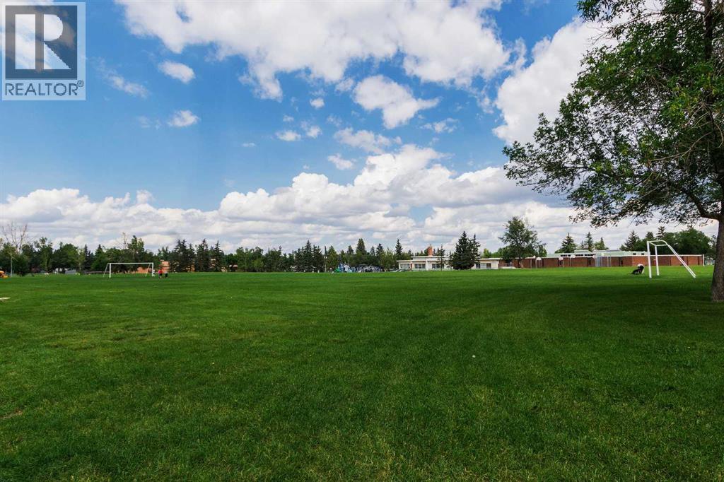 Single Family House Bungalow for Sale in  Hillgrove Crescent SW Haysboro Calgary 