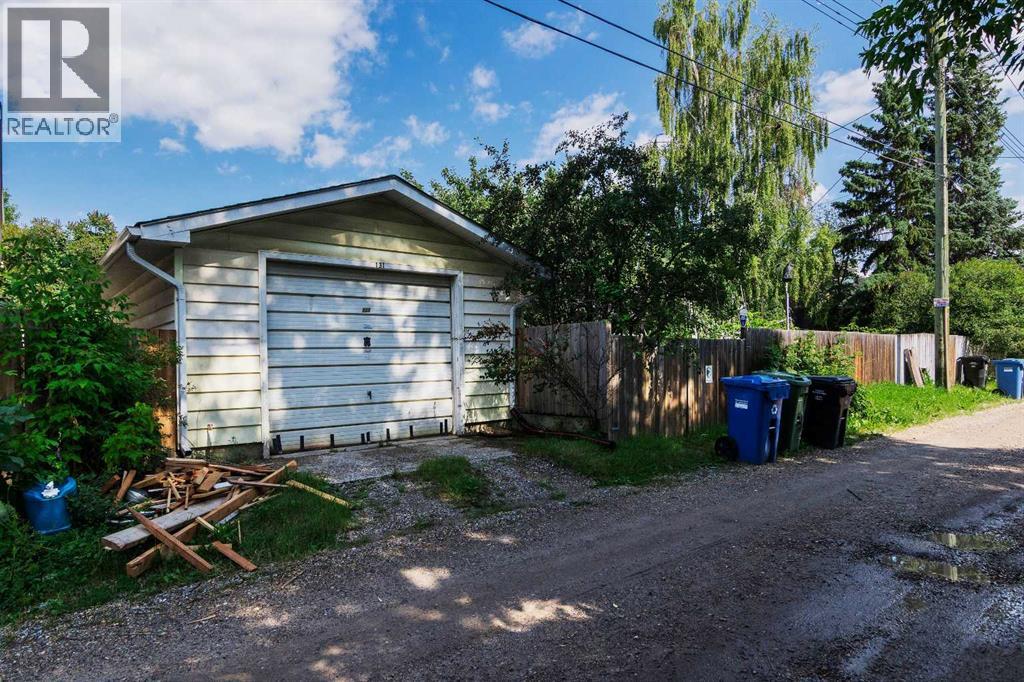 Single Family House Bungalow for Sale in  Hillgrove Crescent SW Haysboro Calgary 