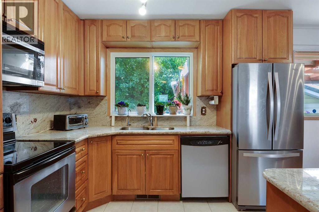 Single Family House Bungalow for Sale in  Hillgrove Crescent SW Haysboro Calgary 