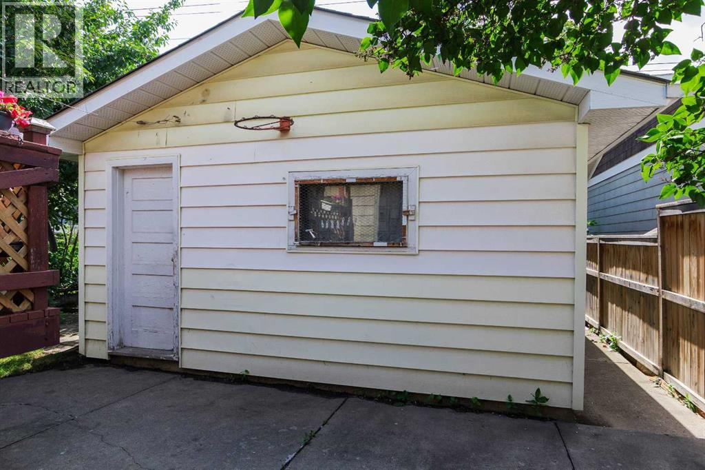 Single Family House Bungalow for Sale in  Hillgrove Crescent SW Haysboro Calgary 