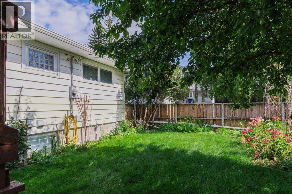 Single Family House Bungalow for Sale in  Hillgrove Crescent SW Haysboro Calgary 