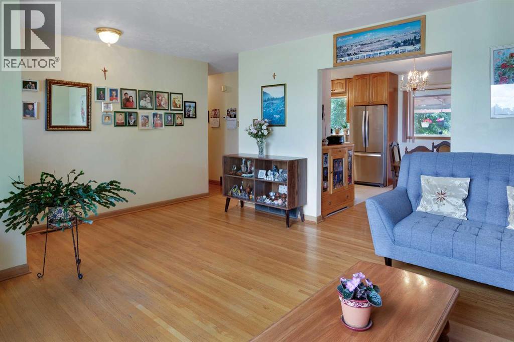 Single Family House Bungalow for Sale in  Hillgrove Crescent SW Haysboro Calgary 