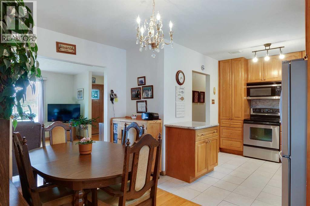 Single Family House Bungalow for Sale in  Hillgrove Crescent SW Haysboro Calgary 