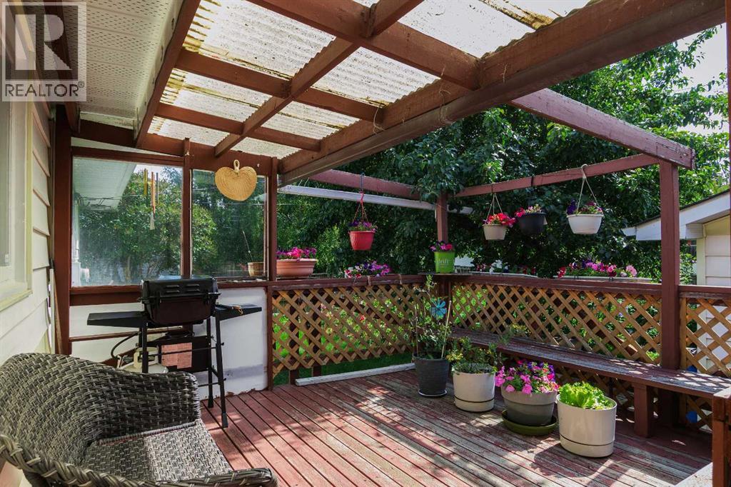 Single Family House Bungalow for Sale in  Hillgrove Crescent SW Haysboro Calgary 