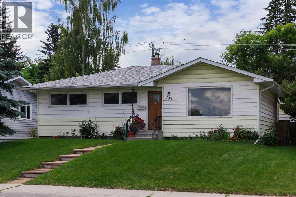 Single Family House Bungalow for Sale in  Hillgrove Crescent SW Haysboro Calgary 