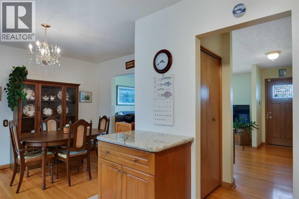 Single Family House Bungalow for Sale in  Hillgrove Crescent SW Haysboro Calgary 