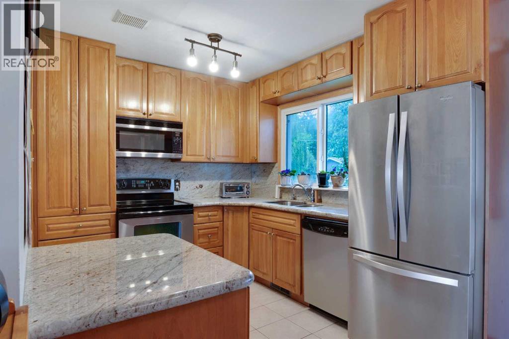 Single Family House Bungalow for Sale in  Hillgrove Crescent SW Haysboro Calgary 