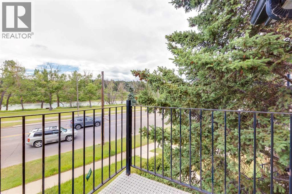 Single Family House for Sale in  Parkdale Boulevard NW West Hillhurst Calgary 
