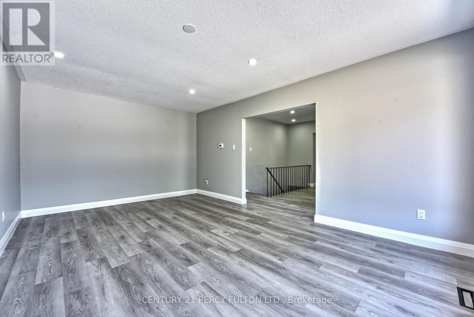 Photo 29 of 32 Drum Oak Crescent, Brampton ON