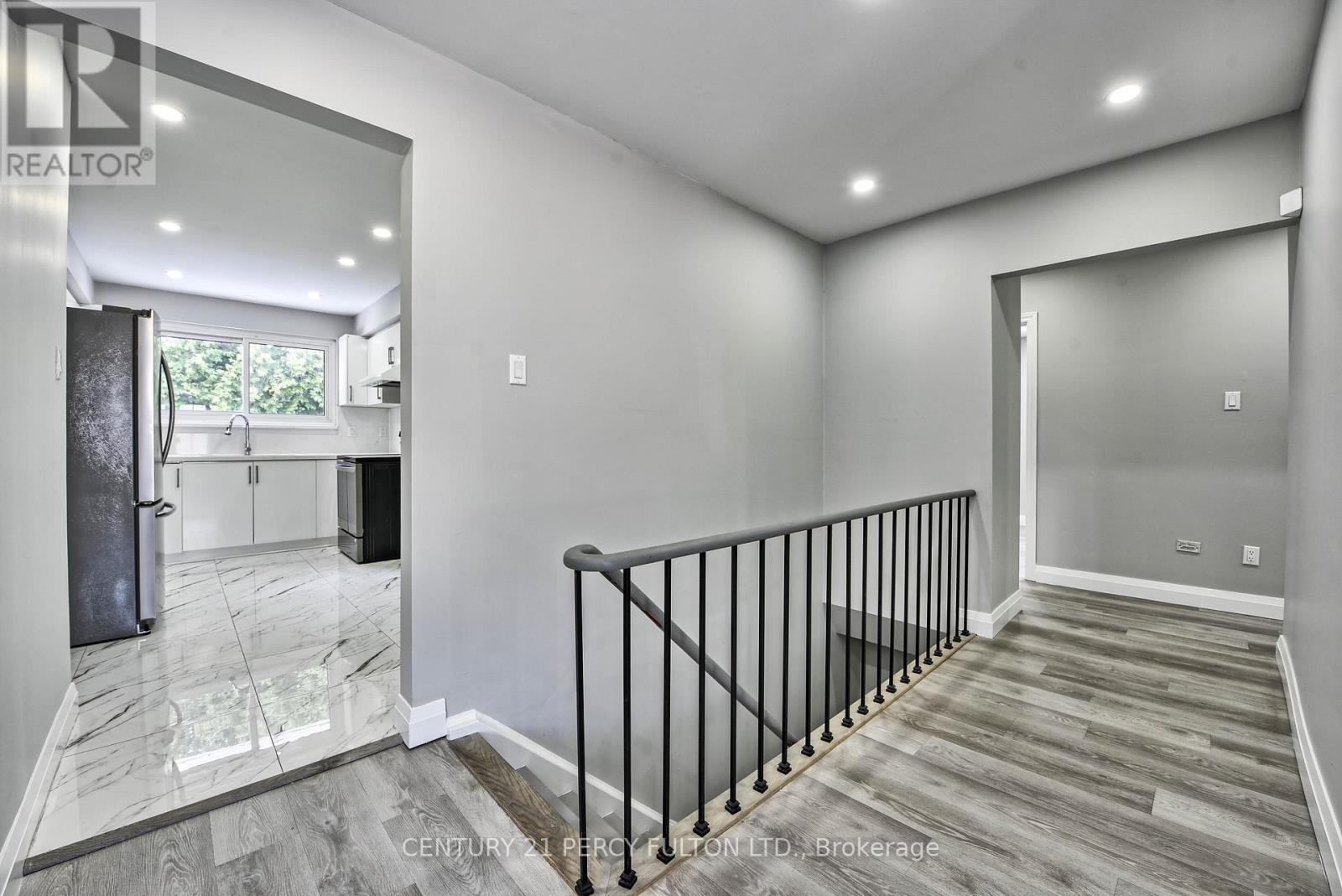Photo 50 of 32 Drum Oak Crescent, Brampton ON