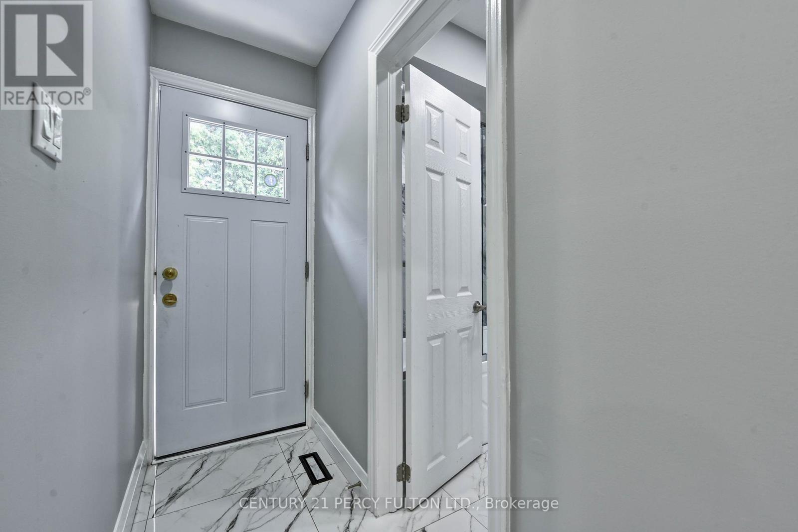Photo 48 of 32 Drum Oak Crescent, Brampton ON