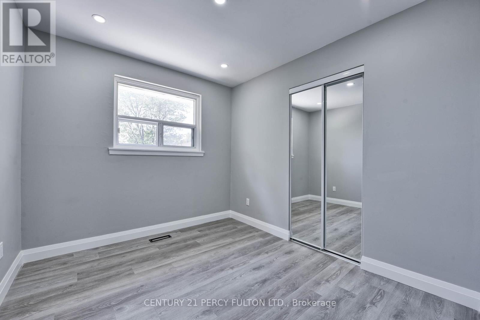 Photo 47 of 32 Drum Oak Crescent, Brampton ON