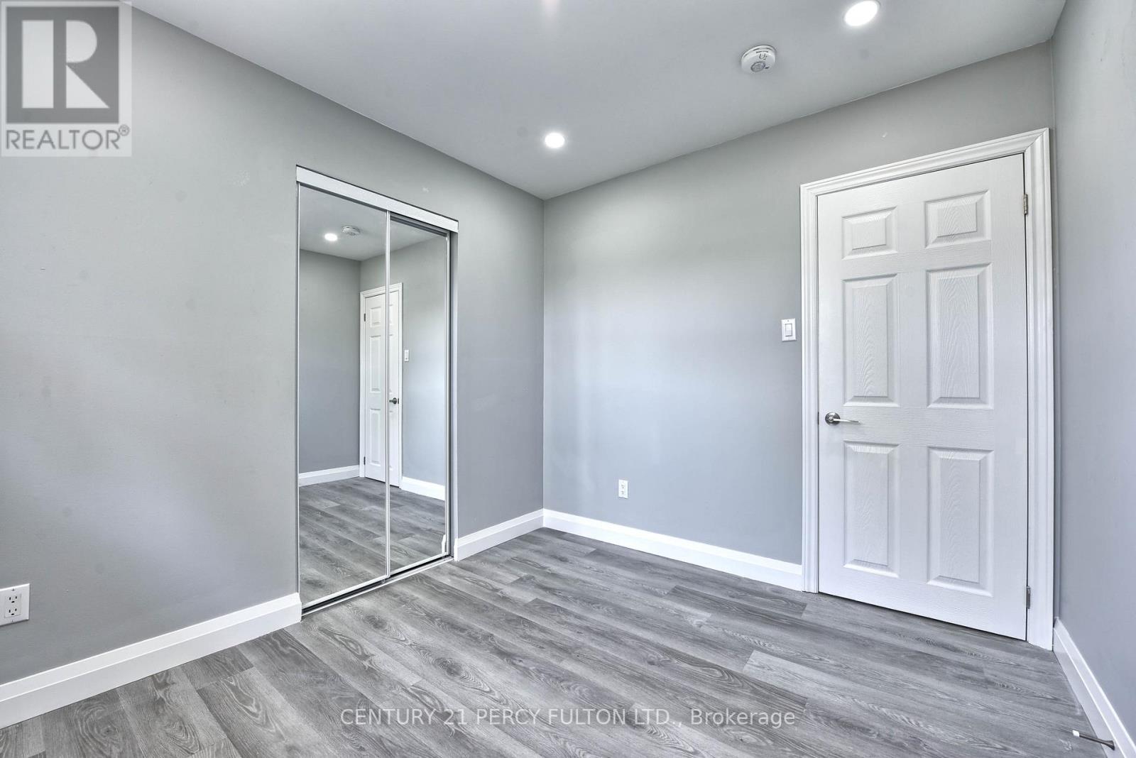 Photo 18 of 32 Drum Oak Crescent, Brampton ON