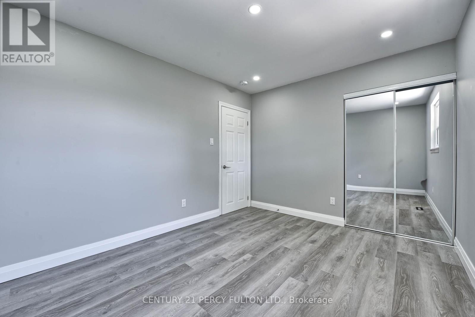 Photo 6 of 32 Drum Oak Crescent, Brampton ON